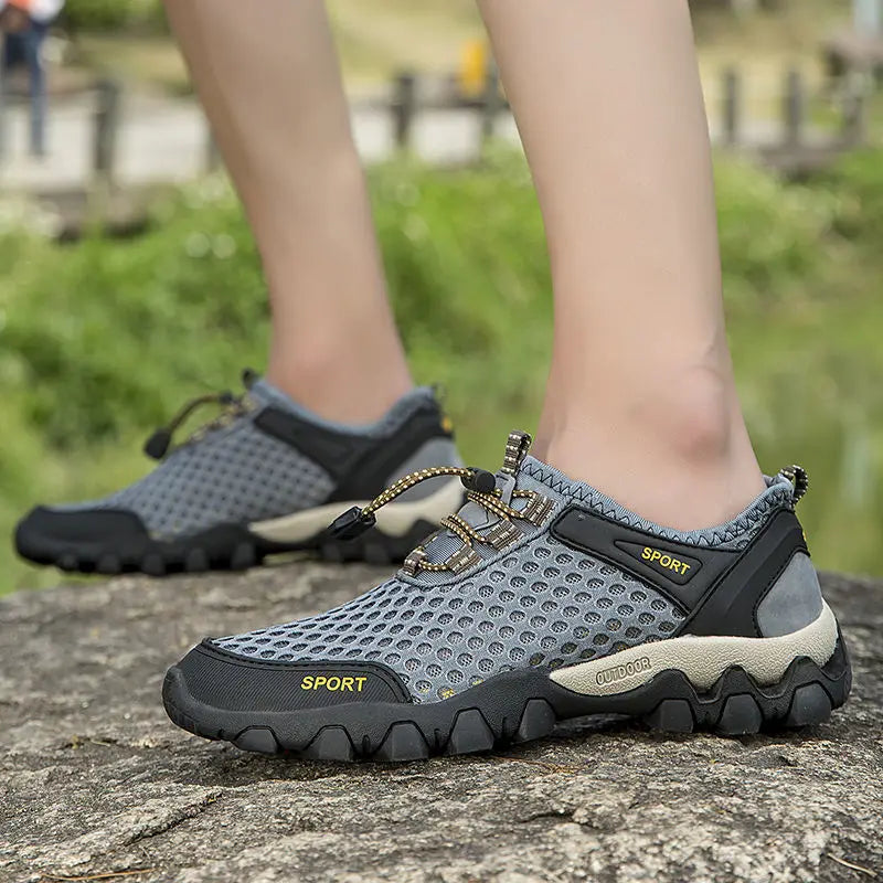 Orthopedic hiking shoes with quick-dry