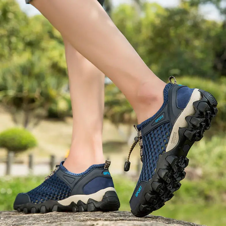 Orthopedic hiking shoes with quick-dry